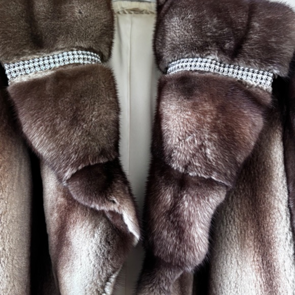 Vintage mink fur coat. - Picture 2 of 11
